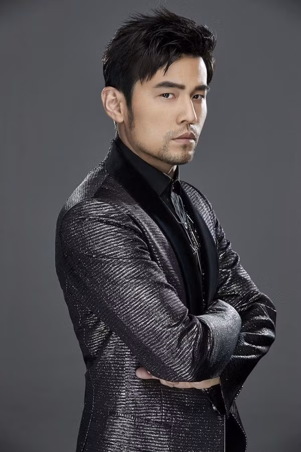 Số 9 là Châu Kiệt Luân, nam ca sĩ, nhạc sĩ nổi tiếng người Đài Loan. Với giọng hát nội lực cùng ngoại hình thu hút, các sản phẩm âm nhạc sáng tạo của Châu Kiệt Luân đã đưa anh trở thành "Ông hoàng nhạc Pop xứ Đài". Nam ca sĩ sinh năm 1979 cho đến nay vẫn được các khán giả Trung Quốc cũng như các nước trong khu vực yêu mến và ủng hộ.