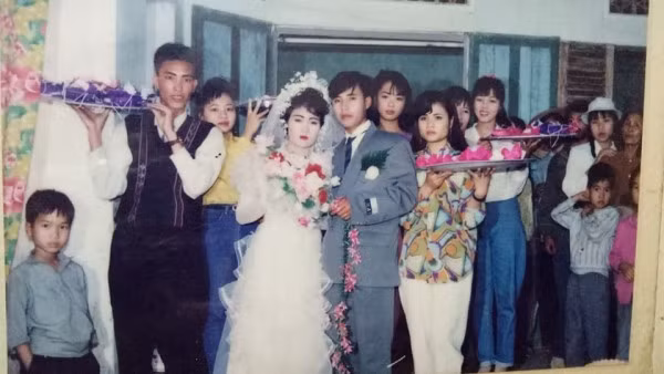 Không chỉ gây chú ý bởi sắc đẹp của cô dâu, bên nhà gái cũng xinh không kém.