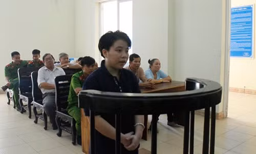 Dam chet ban hoc vi mau thuan tinh yeu dong gioi