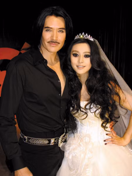 Ngoài ra ngôi sao Võ Mỵ Nương truyền kỳ còn xuất hiện trong MV Đàn ông không xấu (2012) của nam danh ca Phí Tường.