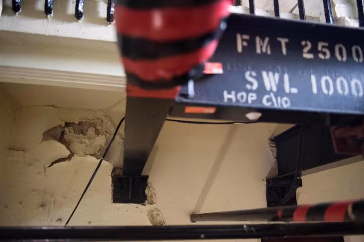 Khám phá tháp chuông Big Ben trước giờ “đại phẫu” - Hình 7 Kham pha thap chuong Big Ben truoc gio “dai phau”-Hinh-7