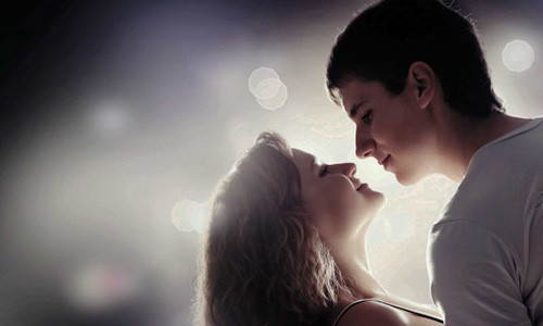 Khi yêu thật lòng chàng sẽ không hứa suông rồi để đấy mà dùng hành động để chứng minh lời nói (Ảnh minh họa).