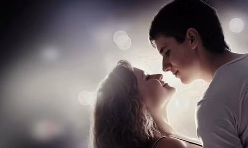 Khi yêu thật lòng chàng sẽ không hứa suông rồi để đấy mà dùng hành động để chứng minh lời nói (Ảnh minh họa).