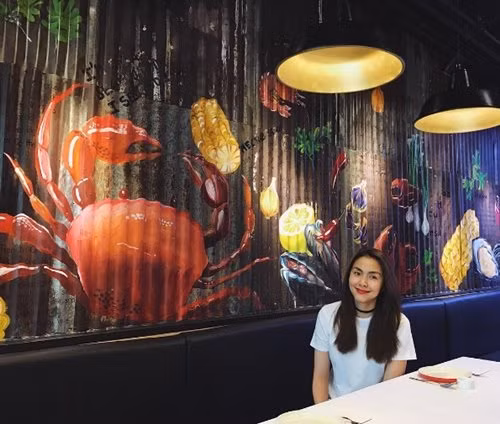 Tăng Thanh Hà tái xuất đầy rạng rỡ sau quãng thời gian mang bầu đứa con thứ hai. Sau khi cưới, "Ngọc nữ của màn ảnh Việt" rút lui khỏi showbiz, tập trung vào hỗ trợ công việc kinh doanh cùng phía gia đình nhà chồng.