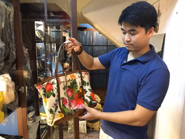 Tay choi bac nhat: Bay ngan cay so ra Ha Noi danh giay, sua tui