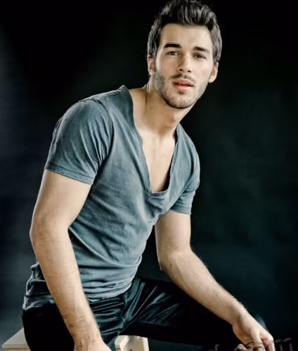 Yusuf Çim (sinh năm 1991) là diễn viên, người mẫu, và ca sĩ nhạc pop. Anh cũng đoạt giải người mẫu xuất sắc nhất Thổ Nhĩ Kỳ năm 2011.