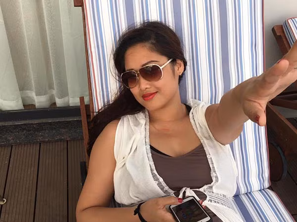 Sang Mỹ du học, Hồng Châu theo học ngành Quản trị kinh doanh quốc tế tại trường California State University of Fullerton.