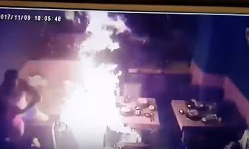 Ba nguoi bi bong do binh gas phat no khi an lau