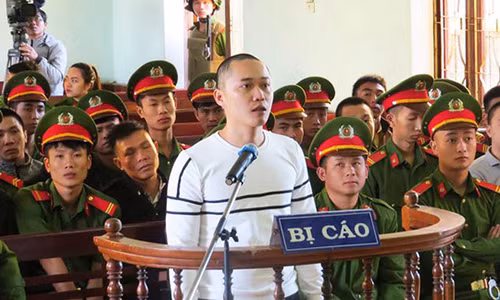 Dù tuổi đời còn trẻ nhưng Trần Trung Hùng bị truy nã về hàng loạt tội danh.