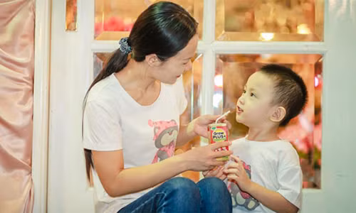 Suy dinh duong tre em – noi lo cua me