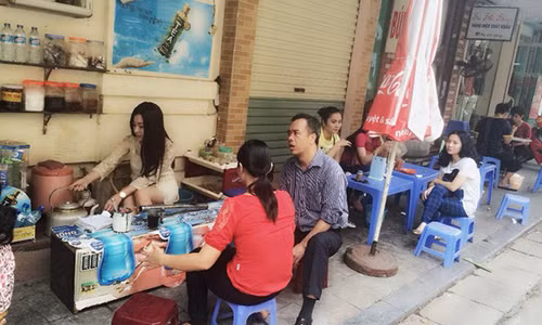Bí mật về cô "con gái rượu" bán trà đá của sếp Bi mat ve co "con gai ruou" ban tra da cua sep