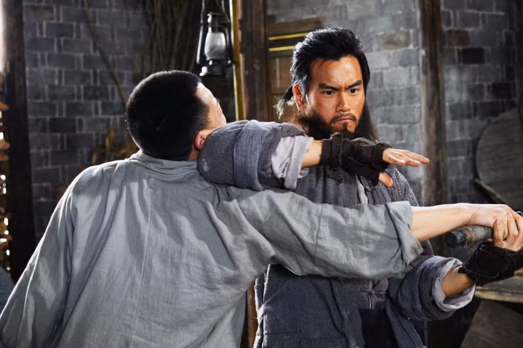 Call of Heroes (Ngụy thành tiêm bá) (2016): Trong tác phẩm võ thuật lấy bối cảnh thời kỳ Trung Hoa loạn lạc, Bành Vu Yến sắm vai Mã Phong - nhân vật chính nghĩa sở hữu võ công cao thâm. Sự kết hợp ăn ý giữa anh với Cổ Thiên Lạc và Ngô Kinh đã mang đến cho khán giả một tác phẩm giải trí mãn nhãn, gay cấn.