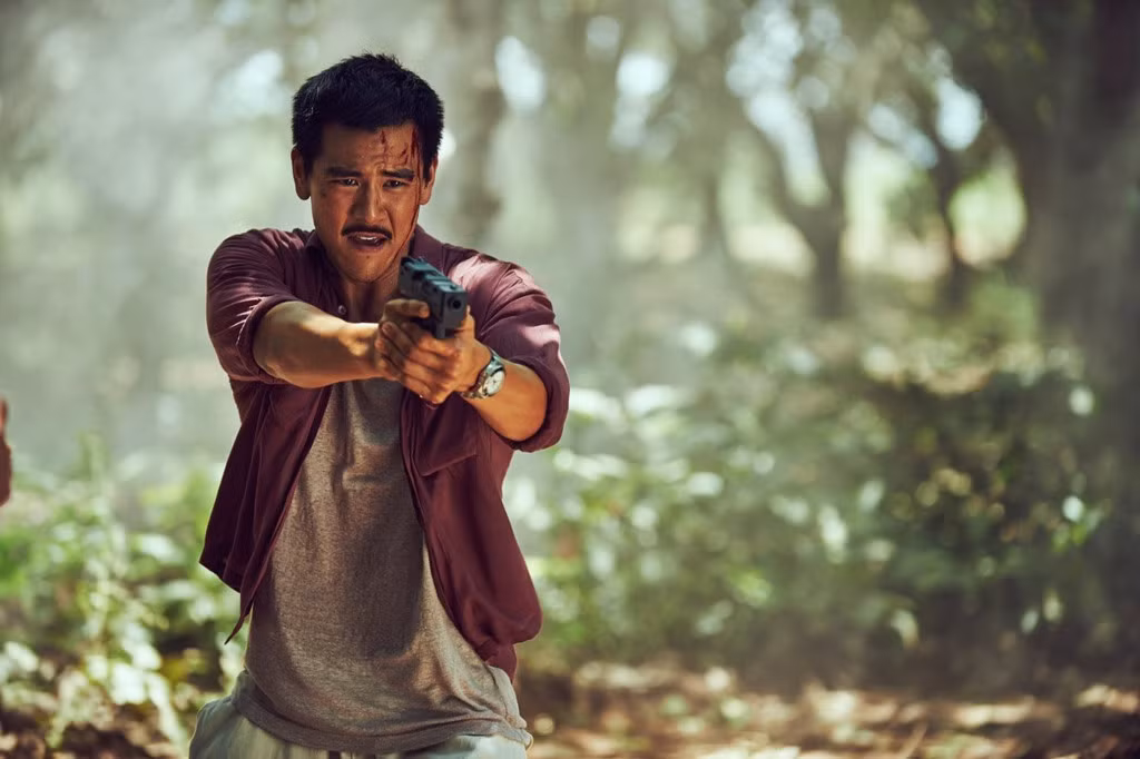 To the Fore (Xé gió) (2015): Thuộc dòng phim thể thao, Xé gió do đạo diễn Lâm Siêu Hiền thực hiện xoay quanh niềm đam mê và hoài bão của những chàng trai đam mê bộ môn đua xe đạp đường trường. Câu chuyện của họ phần nào phản ánh tâm tư của tuổi trẻ, với những thông điệp ý nghĩa được lần lượt Bành Vu Yến, Đậu Kiêu, Choi Si-won truyền tải thành công.