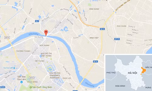 Xe tai cuon nguoi dan ong di xe may vao gam tu vong