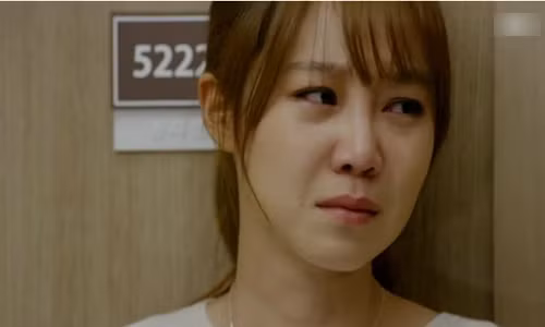 Di cung nguoi yeu moi thi thay ban gai cu tro da ngay ben duong