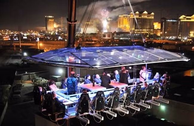 Nhà hàng Dinner in the Sky ở London.