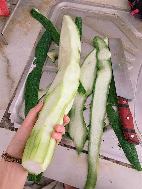 Che kheo chi dau "dam", em chong nhan "ro gach"