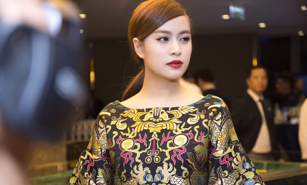 Nghe si Viet "nhay mua" voi scandal: Phai chang khan gia qua de dai?-Hinh-10