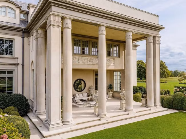 Tu viện được xây dựng từ năm 1887, nó được cơi nới rộng ra gấp đôi diện tích ban đầu vào năm 1919 sau khi sang tay người chủ thứ hai.