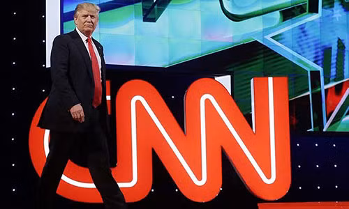 Ông Trump chỉ trích truyền thông là “vết nhơ của nước Mỹ” sau hàng loạt tin tức giả mạo mà các hãng tin đăng tải. Ảnh: AP