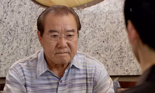 Bố chồng nổi khùng lên chỉ vì món quà con dâu tặng mẹ chồng Bo chong noi khung len chi vi mon qua con dau tang me chong