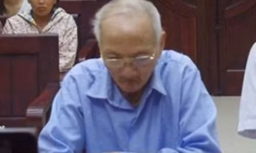 Tranh chap dat to tien, anh doat mang em trai