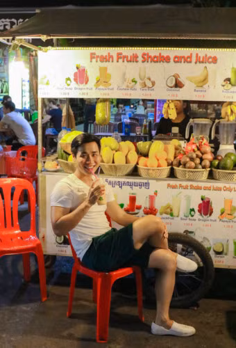 Chi phí cho những món ăn đường phố cũng khá rẻ, chỉ khoảng 200.000 đồng/bữa.