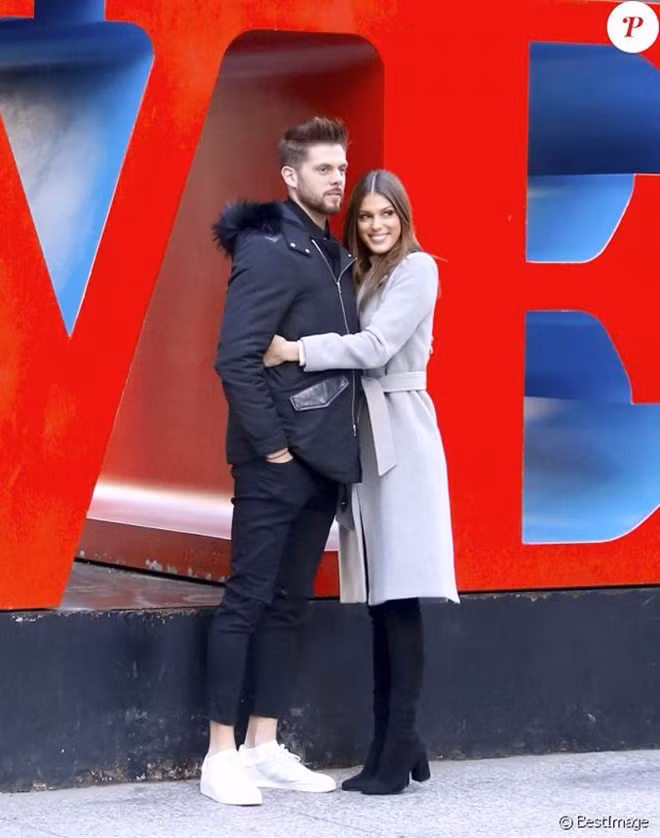 Người yêu trước đây của Iris là một anh chàng vô cùng điển trai.