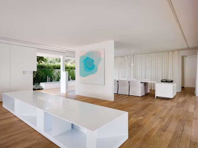 Toàn bộ ngôi biệt thự là không gian mở vô cùng hiện đại và rất gần gũi với thiên nhiên theo đúng ý của nam tài tử Orlando Bloom đóng trong phim “Cướp biển vùng Caribbean”.