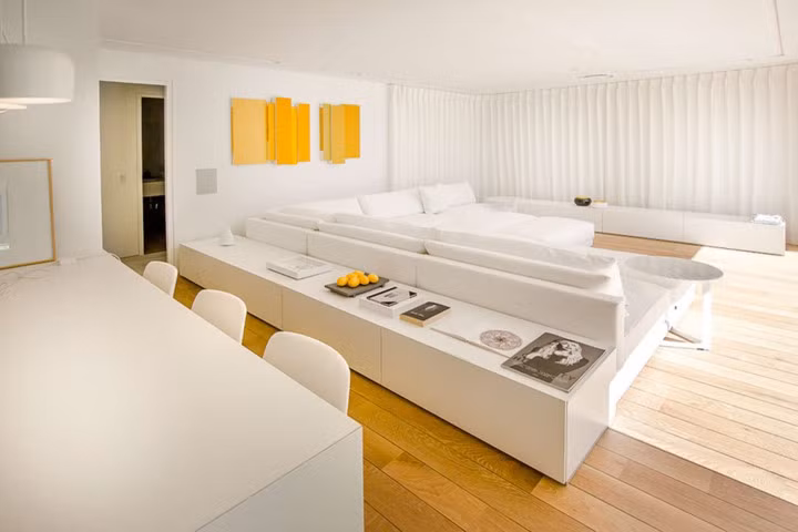 Phòng khách thứ 2 bên cạnh phòng ăn.