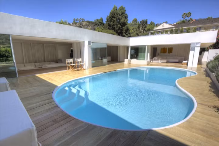 Bể bơi sang trọng gần gũi với thiên nhiên của nam tài tử Orlando Bloom.