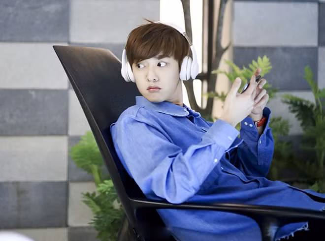 Chàng hacker này trẻ trung, mặt "búng ra sữa" và rất thu hút các khán giả trẻ. Trong phim, Shin Won Ho đem lòng yêu quý nàng tiên cá Jeon Ji Hyun. Khi biết nàng có tình cảm với Lee Min Ho, anh tỏ ra ghen tỵ.