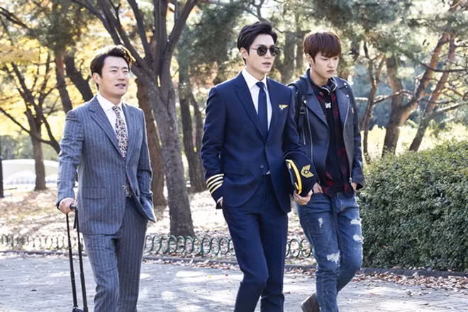 Lee Min Ho cung phai "coi chung" nhung nam than nay