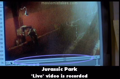 Trong một cảnh quay ở "Công viên kỉ Jura", lẽ ra các nhân vật phải đang xem một đoạn băng trực tiếp sự việc đang diễn ra ngoài cầu cảng, thanh hiển thị thời gian phía dưới khuôn hình lại cho thấy đây rõ ràng là một đoạn clip quay sẵn. Cảnh live-stream được quay từ… tối hôm trước.
