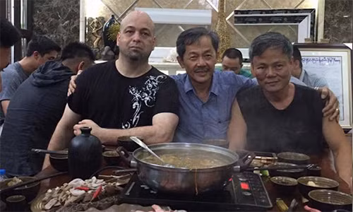 Vo su Doan Bao Chau dang tam thu sau that bai truoc Flores