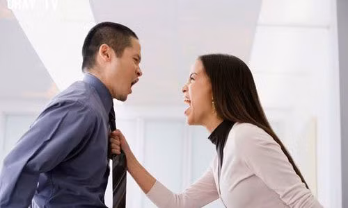 Bi kich quay lai voi nguoi cu khi khong con trong trang