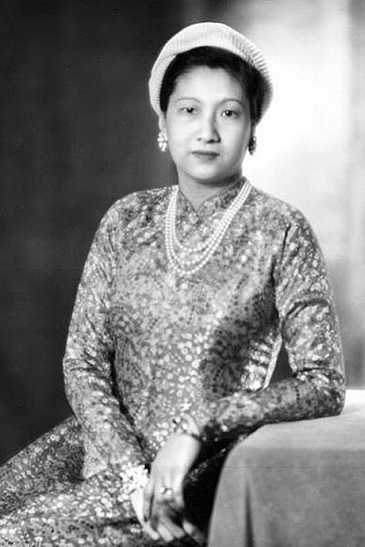  Vua Bảo Đại và Hoàng hậu Nam Phương có 5 người con. Bà có 12 năm trong đời sống trong hạnh phúc, vương giả, nhưng 16 năm còn lại, bà sống cô đơn, lưu vong nơi đất khách.