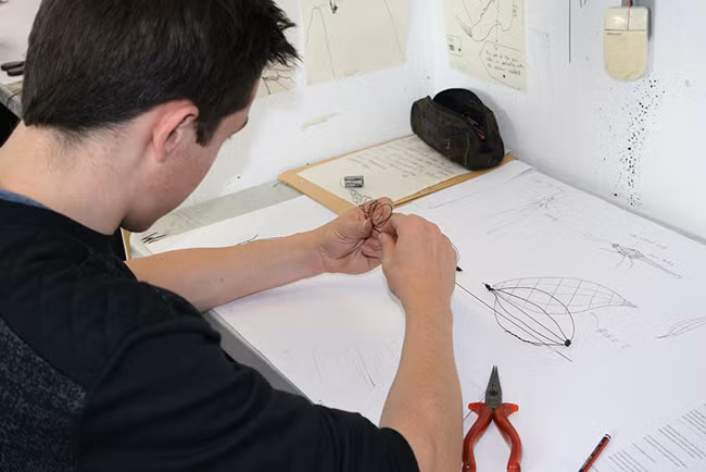 10. Nghệ thuật Sáng tạo và Thiết kế. Nghệ thuật Sáng tạo và Thiết kế là một trong những lĩnh vực có tỷ lệ sinh viên tốt nghiệp tìm được việc làm hoặc tiếp tục con đường nghiên cứu chuyên sâu khá cao – 87,9% sau 6 tháng.