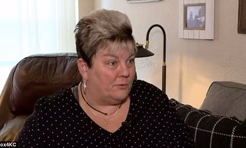 Người phụ nữ bị bỏng sau khi tẩy chai chân ở tiệm làm đẹp Nguoi phu nu bi bong sau khi tay chai chan o tiem lam dep