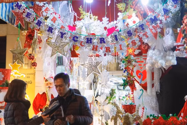 Mặt hàng Giáng sinh mỗi năm đều đa dạng và phong phú hơn.