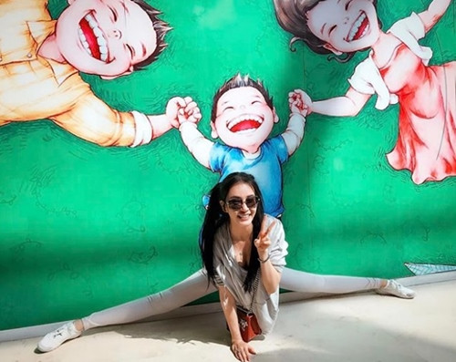 Mu Qimiya được mệnh danh là giáo viên yoga xinh đẹp nhất Trung Quốc.