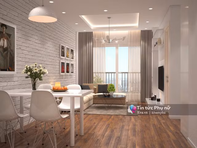 Bàn ăn được đặt gần phòng khách.