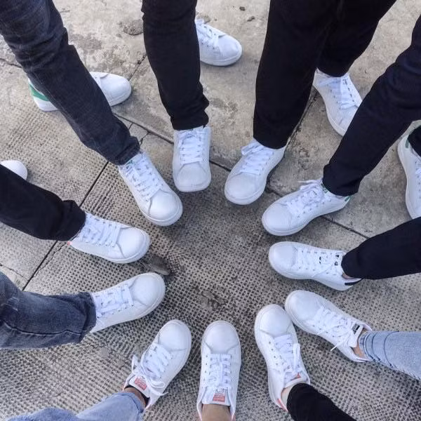 Và đây là "team giày đồng phục trắng" đến từ Trường THPT Trần Cao Vân - Quảng Nam.