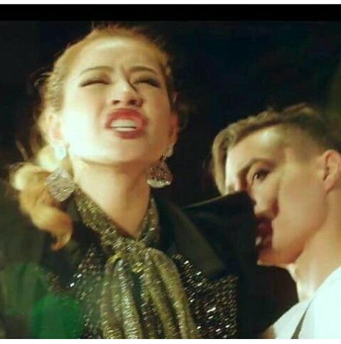 Chi Pu là một trong những sao Việt bị fans 'dìm hàng'. Những khoảnh khắc xấu của Chi Pu trong MV được chia sẻ ầm ầm.