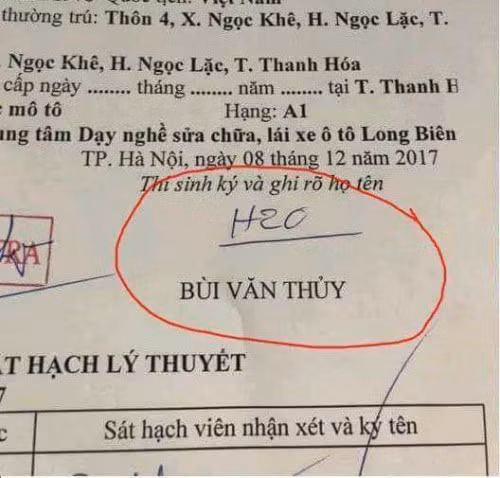 Nhìn chữ ký thôi là biết Thủy học giỏi Hóa rồi.