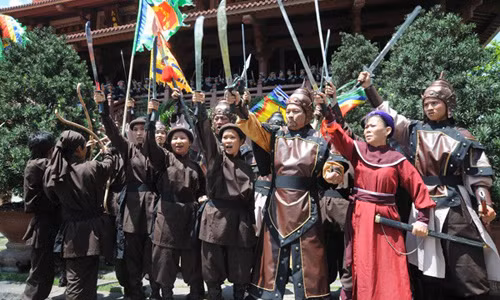 Lich su Viet Nam khong chi co dao va kiem