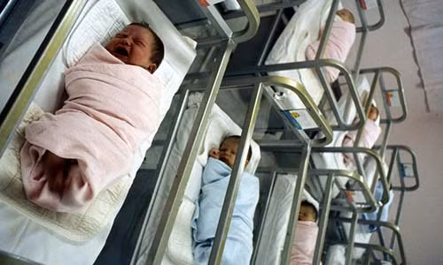 Mot benh vien phai boi thuong 2,2 ty dong vi trao nham con