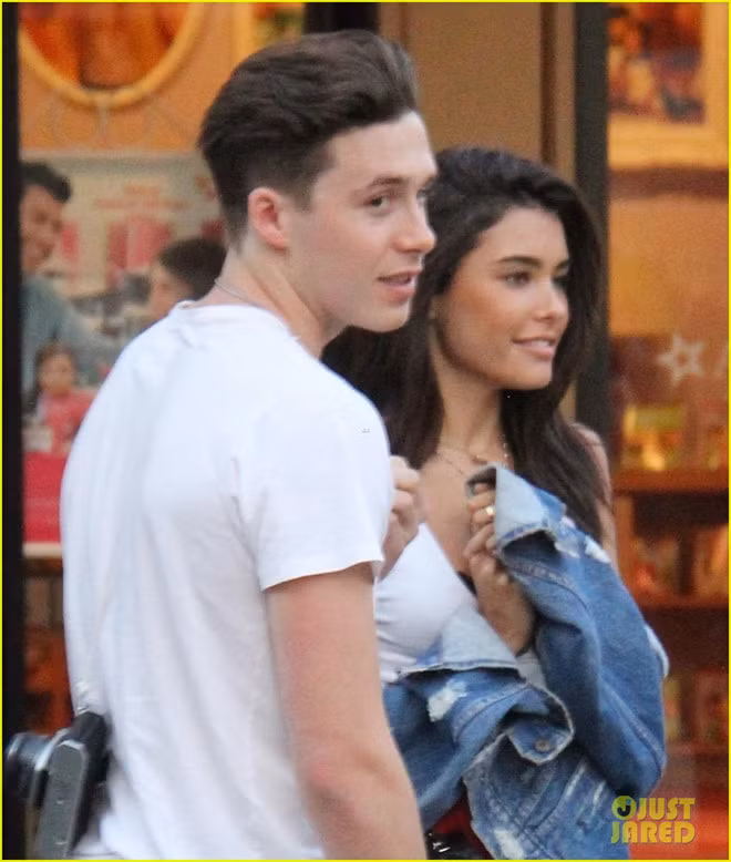 Quy tu nha Becks tim mua nha de o gan ban gai moi-Hinh-2