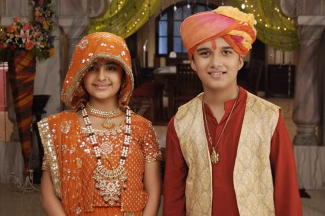 Anh "day thi thanh cong" cua Co dau 8 tuoi khien fan nga ngua