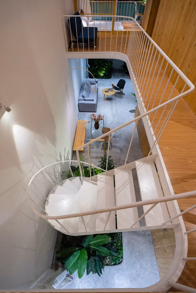 Công trình chỉ gồm hai tầng.